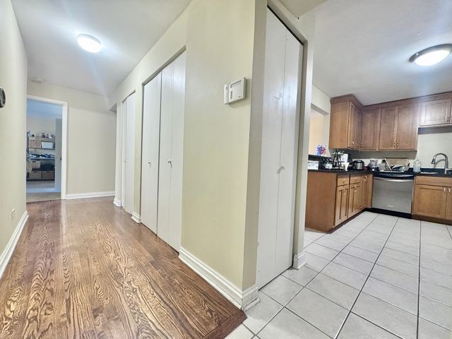 3217 W Bryn Mawr Avenue 201, Chicago, IL 60659