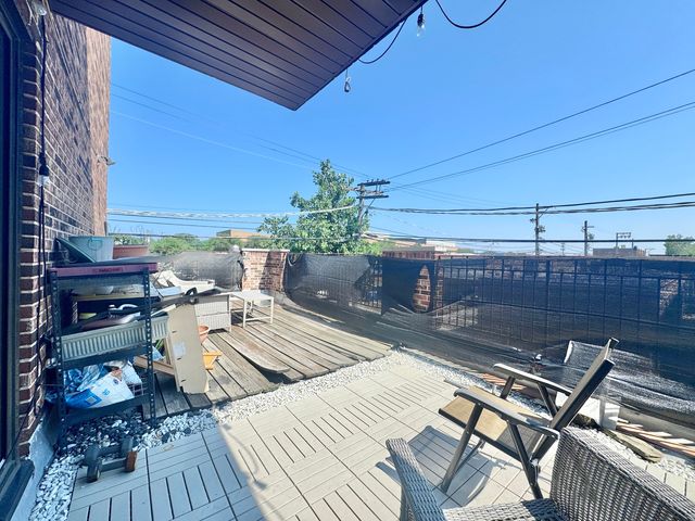 3217 W Bryn Mawr Avenue 201, Chicago, IL 60659