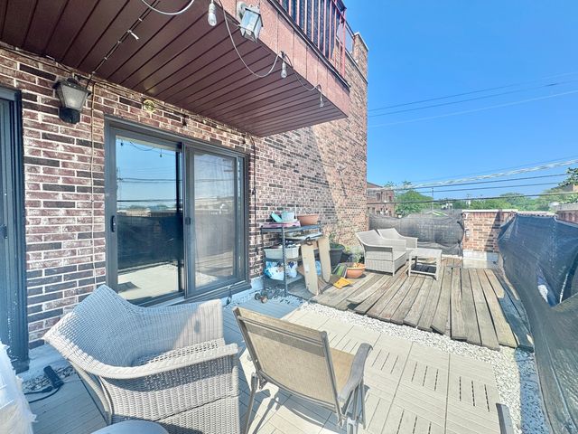 3217 W Bryn Mawr Avenue 201, Chicago, IL 60659