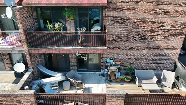 3217 W Bryn Mawr Avenue 201, Chicago, IL 60659