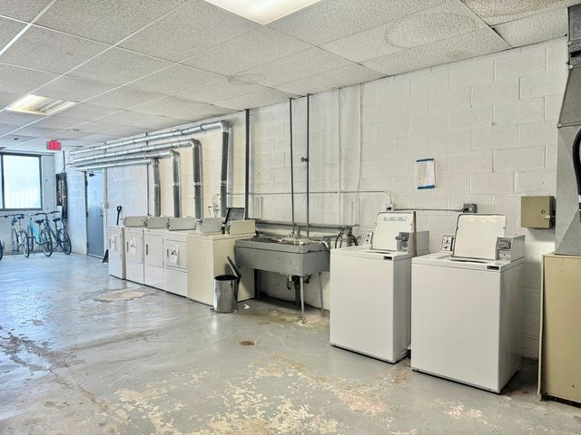 3217 W Bryn Mawr Avenue 201, Chicago, IL 60659