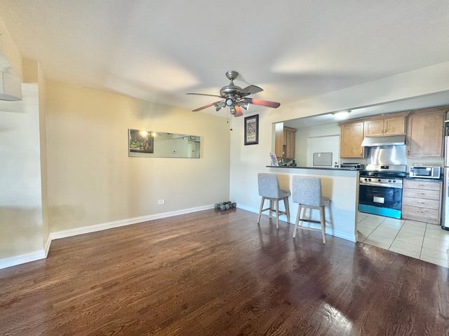 3217 W Bryn Mawr Avenue 201, Chicago, IL 60659