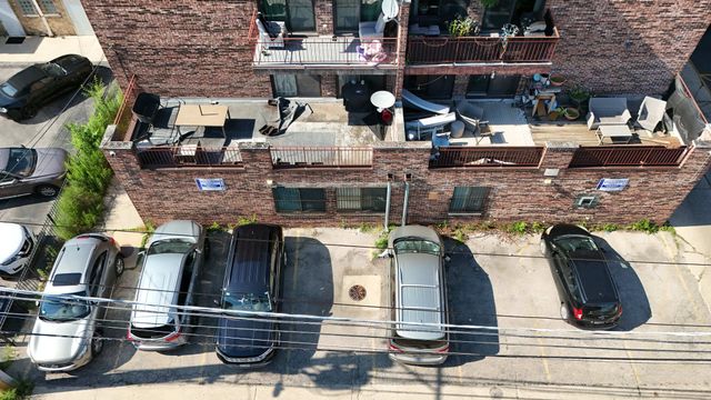 3217 W Bryn Mawr Avenue 201, Chicago, IL 60659