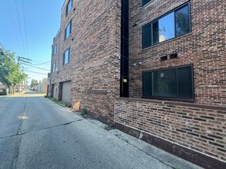 3217 W Bryn Mawr Avenue 201, Chicago, IL 60659
