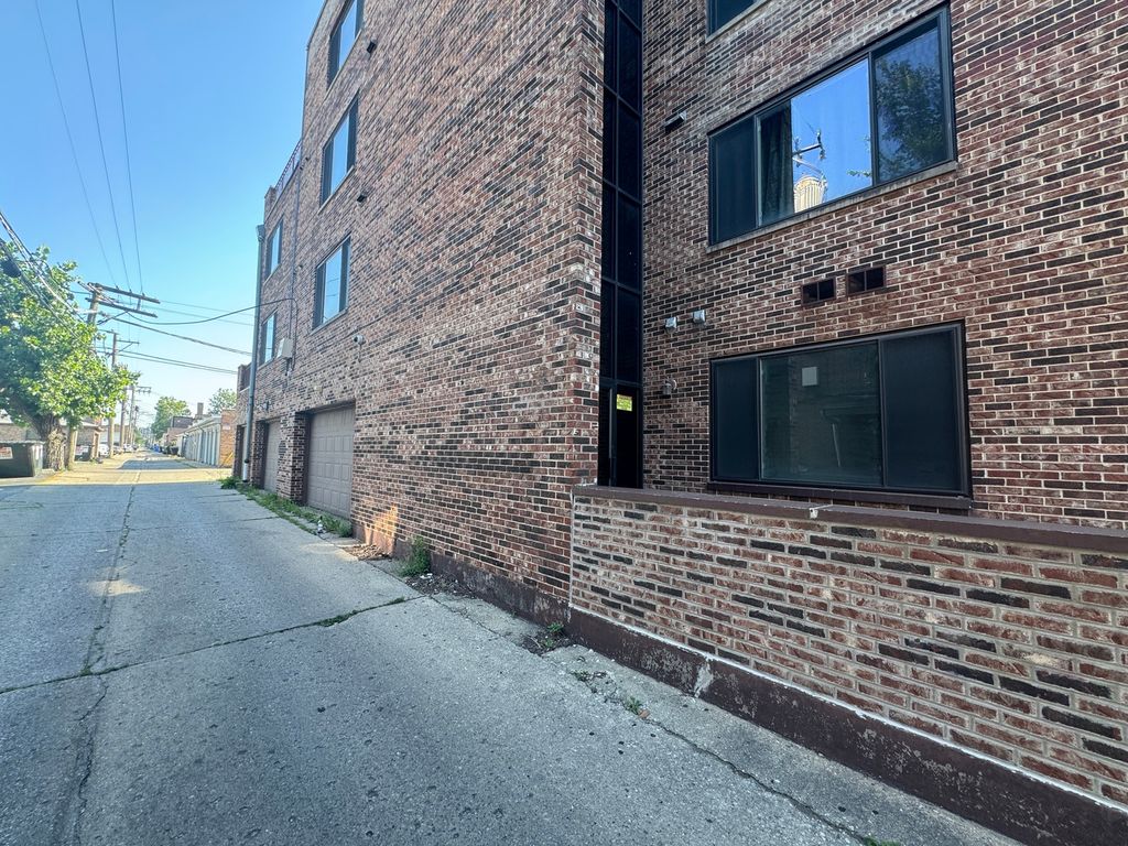 3217 W Bryn Mawr Avenue 201, Chicago, IL 60659