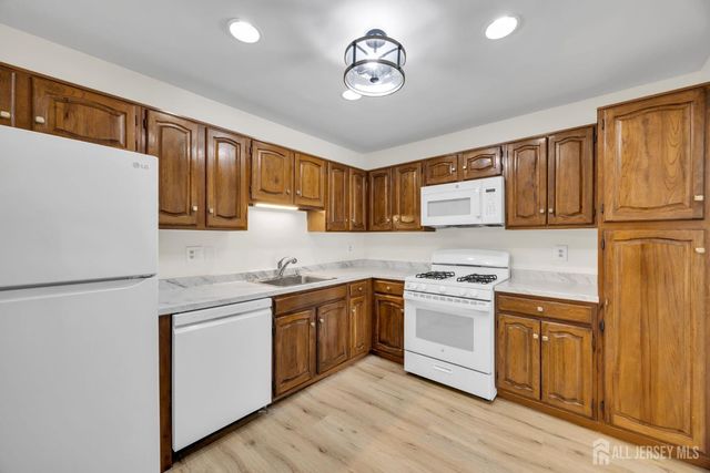 113 Heather Court 113, Edison, NJ 08820