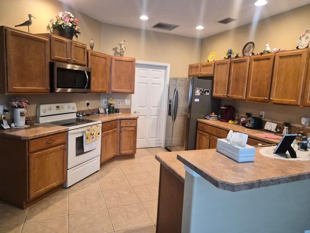 698 Thuringer Street NW, Palm Bay, FL 32907