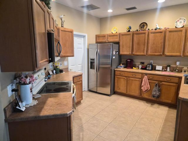 698 Thuringer Street NW, Palm Bay, FL 32907