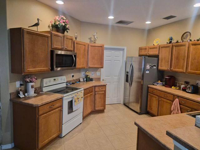 698 Thuringer Street NW, Palm Bay, FL 32907
