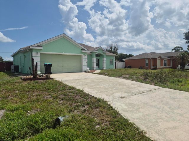 698 Thuringer Street NW, Palm Bay, FL 32907