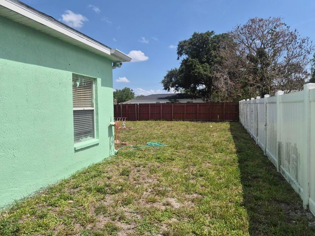 698 Thuringer Street NW, Palm Bay, FL 32907