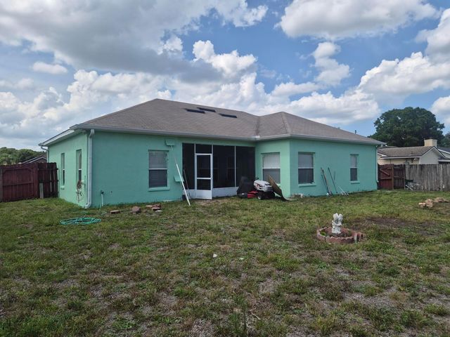 698 Thuringer Street NW, Palm Bay, FL 32907
