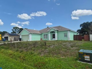 698 Thuringer Street NW, Palm Bay, FL 32907