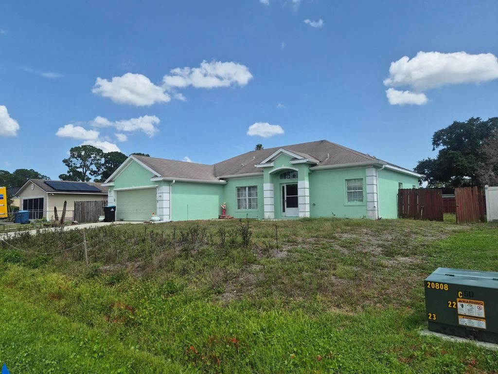 698 Thuringer Street NW, Palm Bay, FL 32907