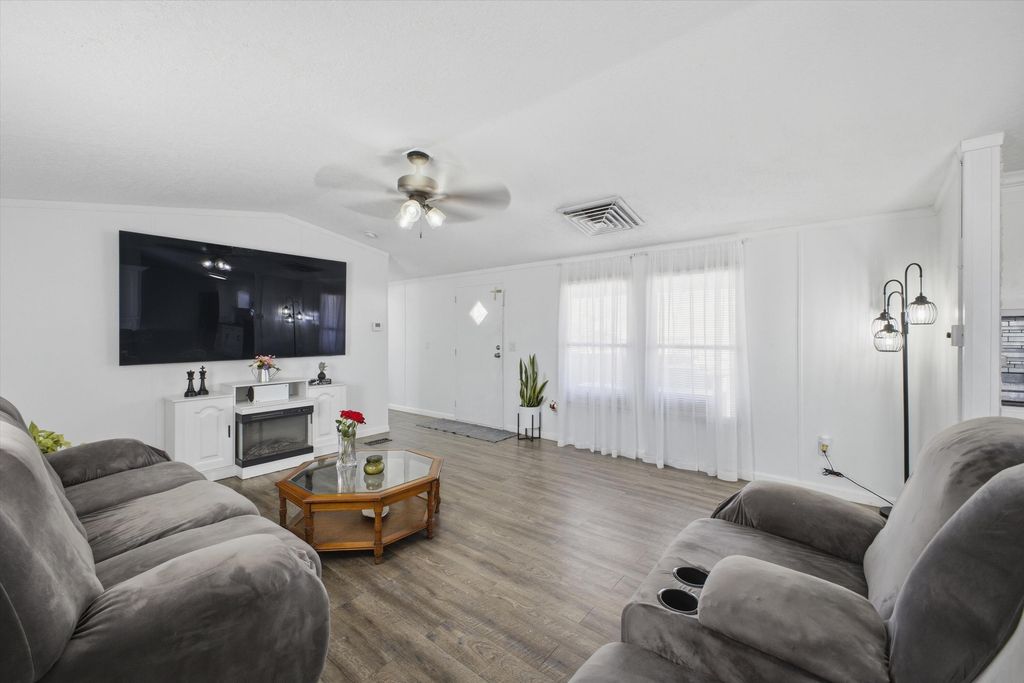 Image 10 of property listing at 224 E Atrisco Vista Boulevard SW TRLR 1020, Albuquerque, NM 87121