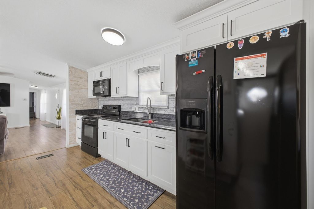 Image 16 of property listing at 224 E Atrisco Vista Boulevard SW TRLR 1020, Albuquerque, NM 87121