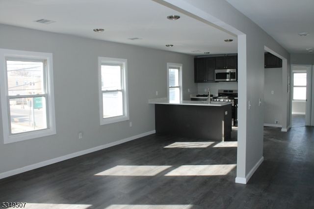 519 Roosevelt Ave, Carteret Boro, NJ 07008