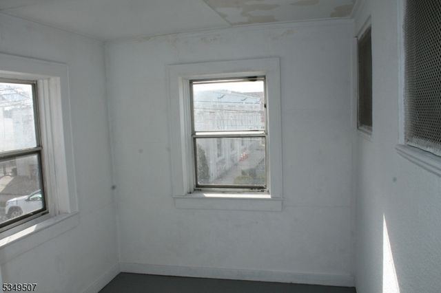 519 Roosevelt Ave, Carteret Boro, NJ 07008