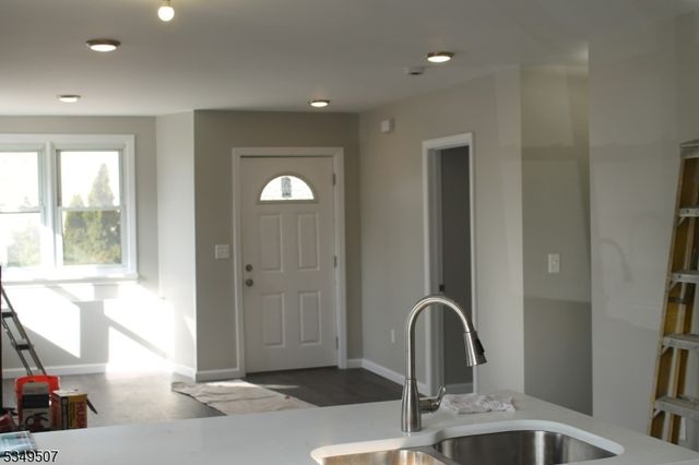 519 Roosevelt Ave, Carteret Boro, NJ 07008