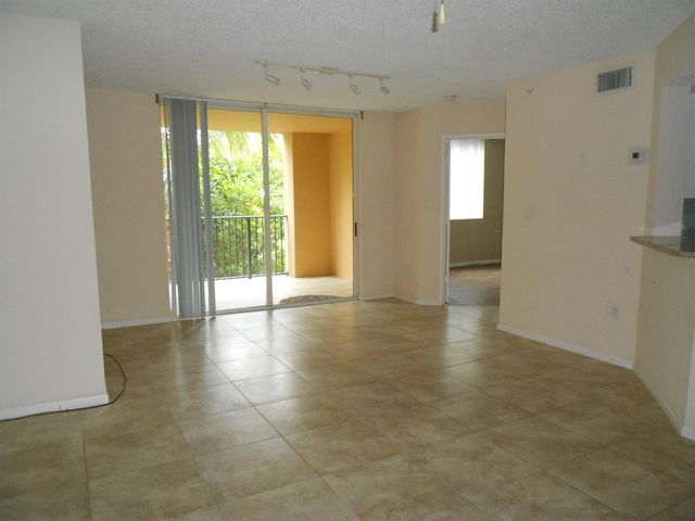 300 Scotia Drive 203, Hypoluxo, FL 33462