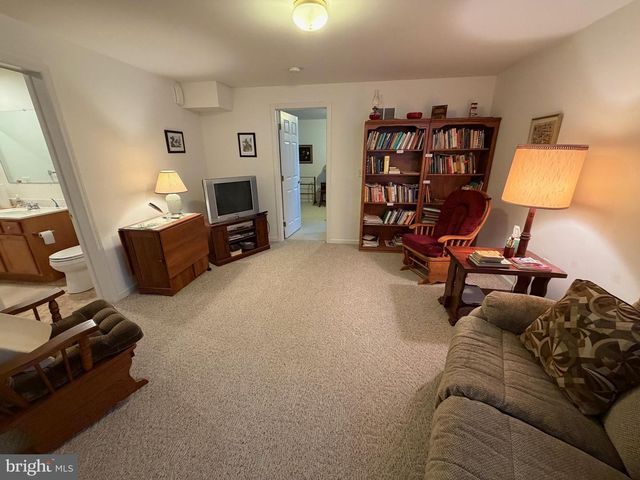 428 HAYMARKET LN, Lititz, PA 17543
