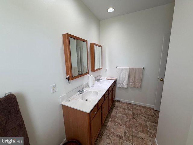 428 HAYMARKET LN, Lititz, PA 17543