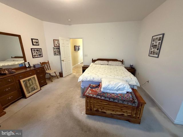 428 HAYMARKET LN, Lititz, PA 17543