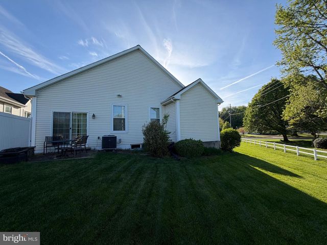 428 HAYMARKET LN, Lititz, PA 17543