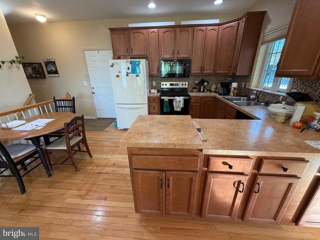 428 HAYMARKET LN, Lititz, PA 17543