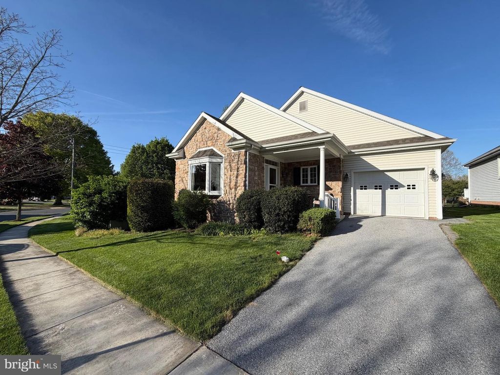 428 HAYMARKET LN, Lititz, PA 17543