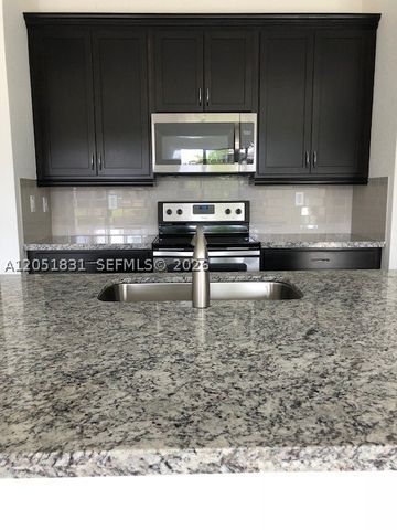 11566 SW 13th Ln, Pembroke Pines, FL 33025