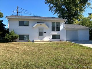 1104 W Nixon Drive, O'fallon, IL 62269