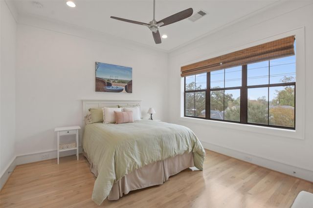 710 E 13th Street, Houston, TX 77008
