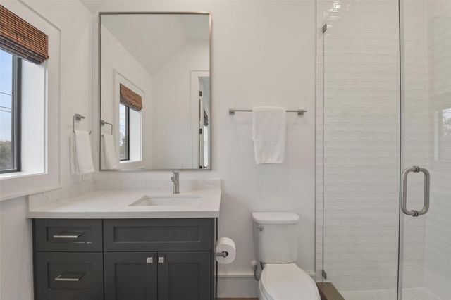 710 E 13th Street, Houston, TX 77008