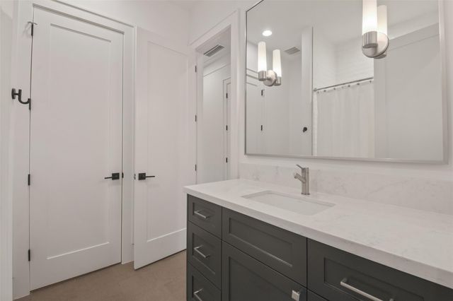710 E 13th Street, Houston, TX 77008