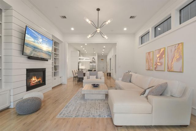 710 E 13th Street, Houston, TX 77008