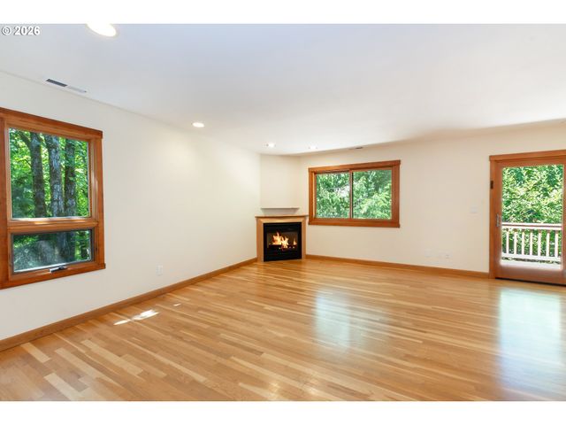 3831 Sw CANBY St, Portland, OR 97219