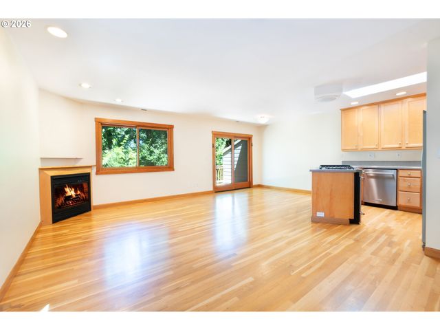 3831 Sw CANBY St, Portland, OR 97219