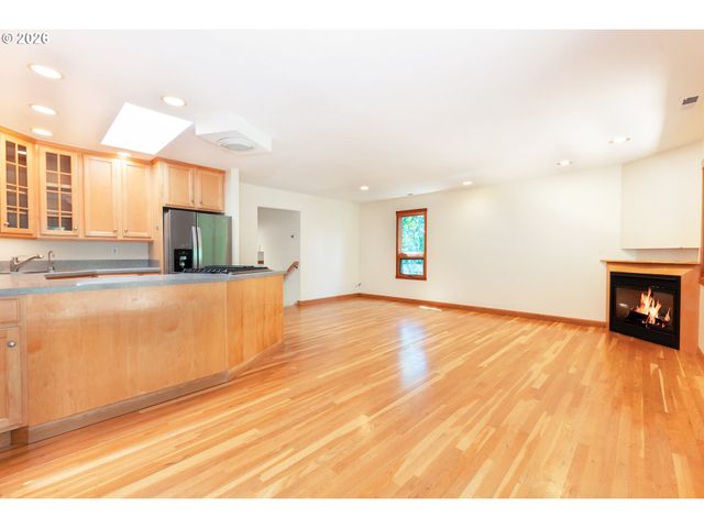 3831 Sw CANBY St, Portland, OR 97219