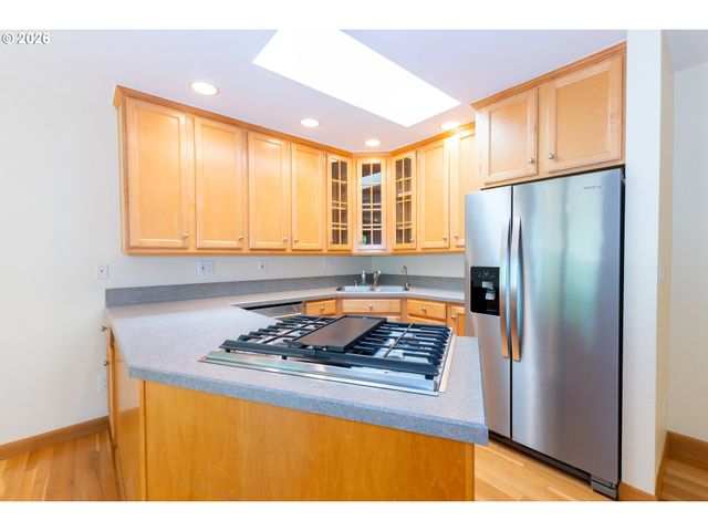 3831 Sw CANBY St, Portland, OR 97219