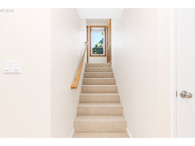 3831 Sw CANBY St, Portland, OR 97219