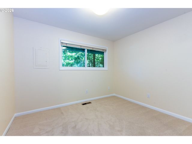 3831 Sw CANBY St, Portland, OR 97219