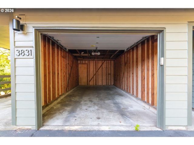 3831 Sw CANBY St, Portland, OR 97219