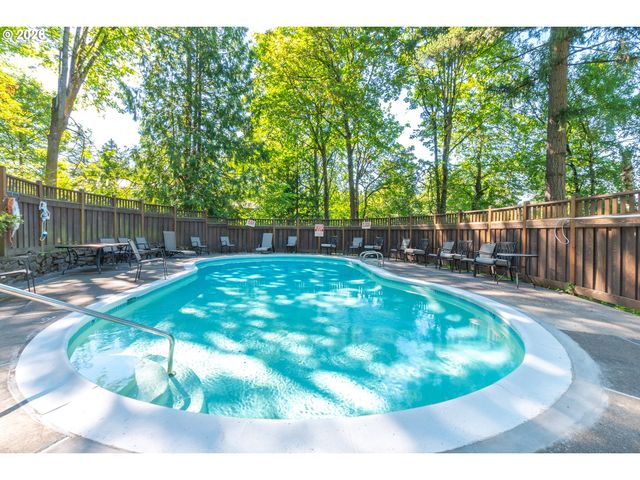 3831 Sw CANBY St, Portland, OR 97219