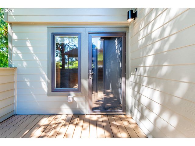 3831 Sw CANBY St, Portland, OR 97219