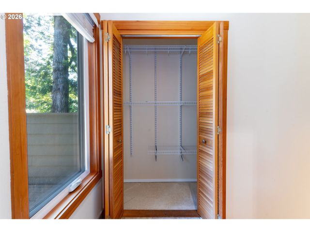 3831 Sw CANBY St, Portland, OR 97219