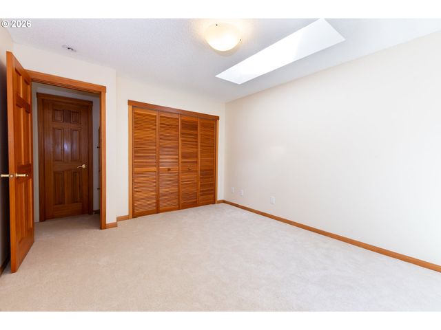 3831 Sw CANBY St, Portland, OR 97219