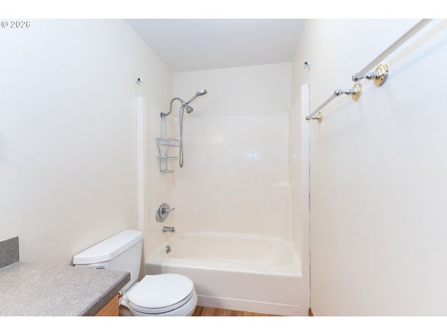 3831 Sw CANBY St, Portland, OR 97219