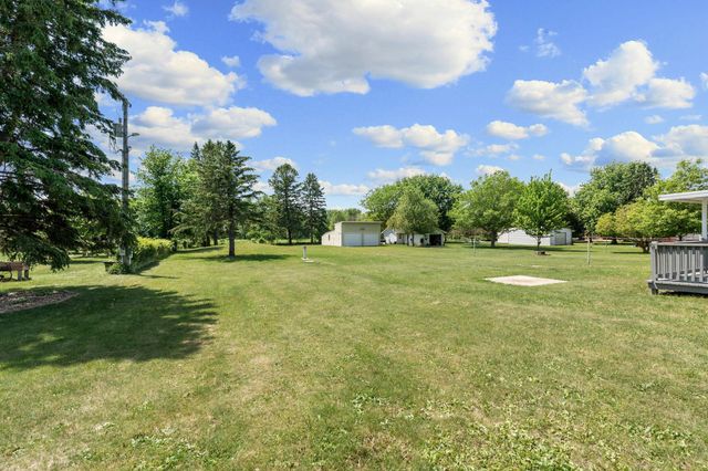 58413 220th Street, Austin, MN 55912