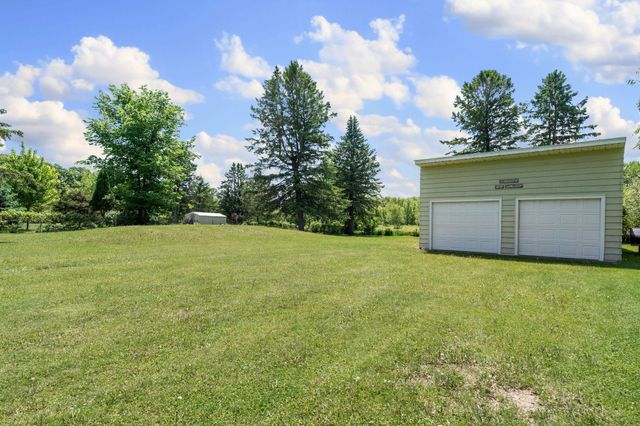 58413 220th Street, Austin, MN 55912